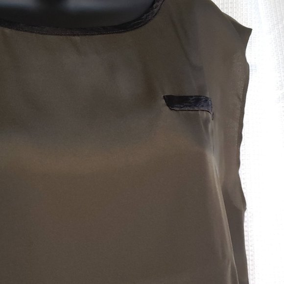 Olive Green Hi-Lo Sleeveless Tunic - Picture 4 of 9